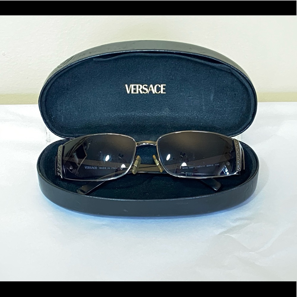 Vintage Versace Black Medusa sunglasses